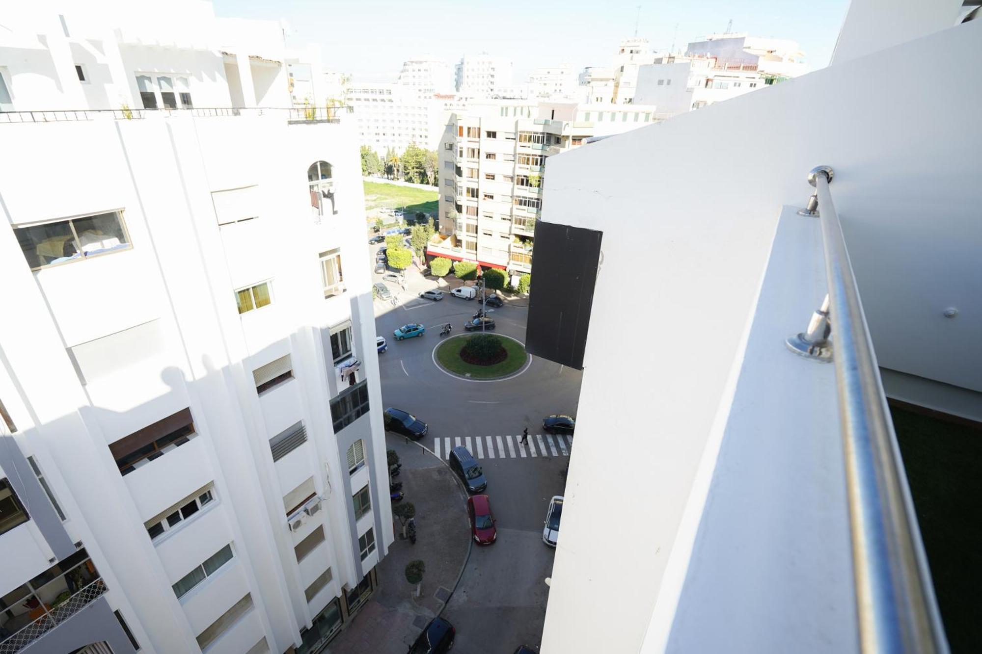 Appartement With Terasse 5 Min To Tanger Marina-Free Parking Bagian luar foto